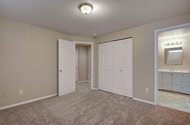 Building Photo - WOODLAND 3 BEDROOM, 3 BATH BEAUTY!