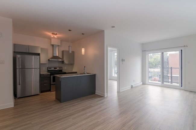 Building Photo - 6600 Av De Darlington