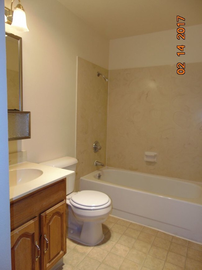 Building Photo - Northwest Medford 1-bedroom apartment