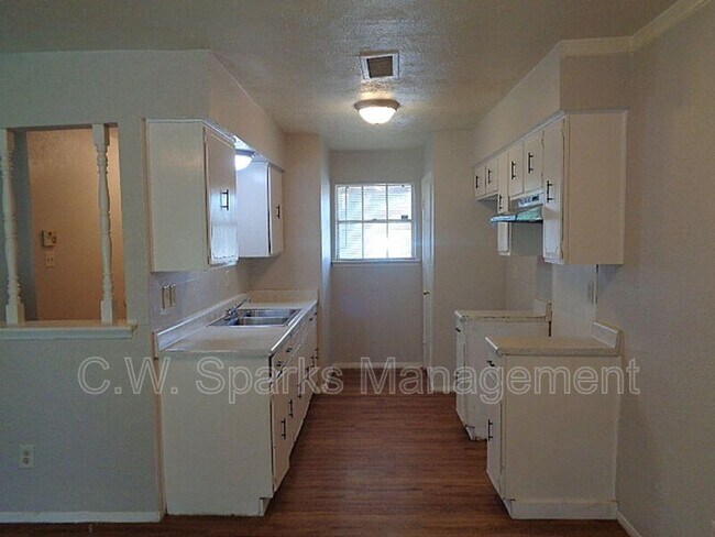 Building Photo - 3205 Pacesetter Dr