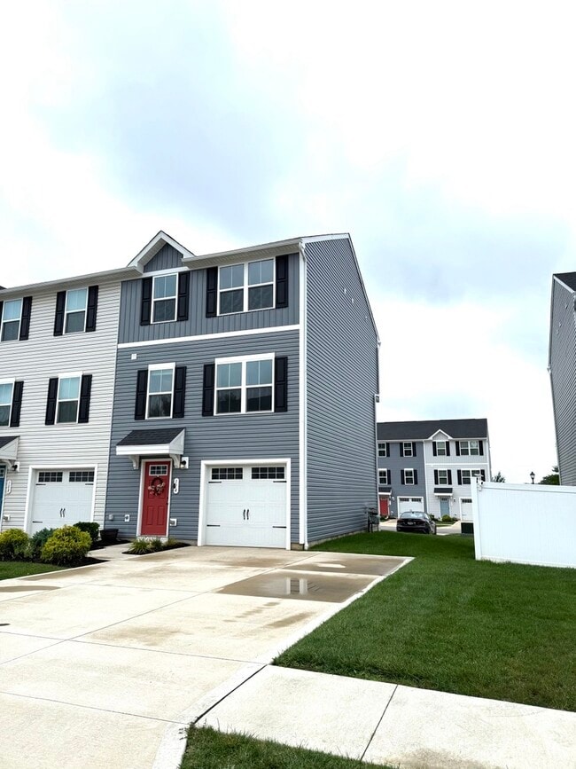 Building Photo - 114 Slate Ridge Dr