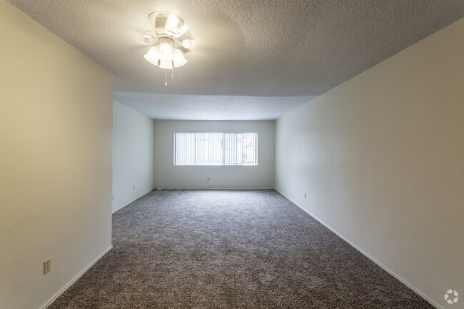 2 BR, 1 BA - 1100 SF - The Glorias Apartments