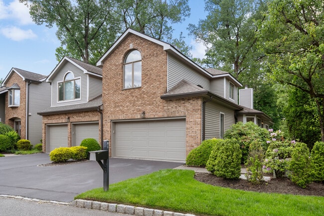 Building Photo - 81 Lakeview Dr