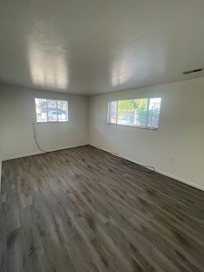 Foto del edificio - 1111 W Arroyo Ave