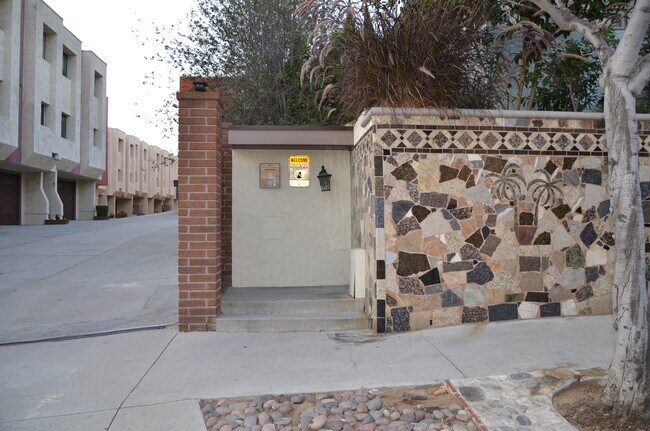 Foto del edificio - 2621 E 20th St
