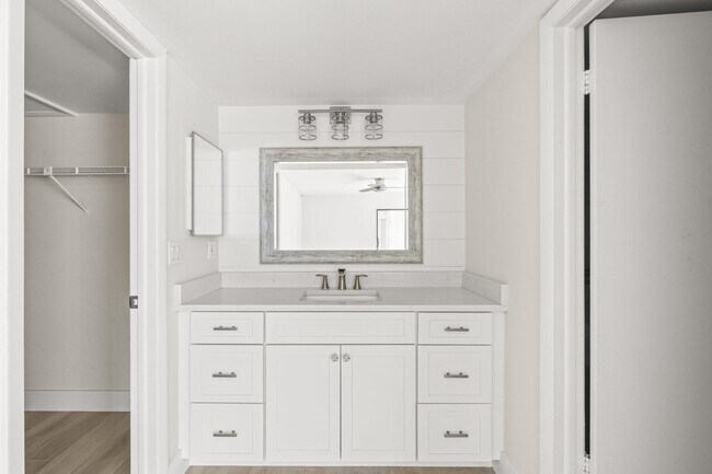 Foto del edificio - 343 Oak Harbour Dr
