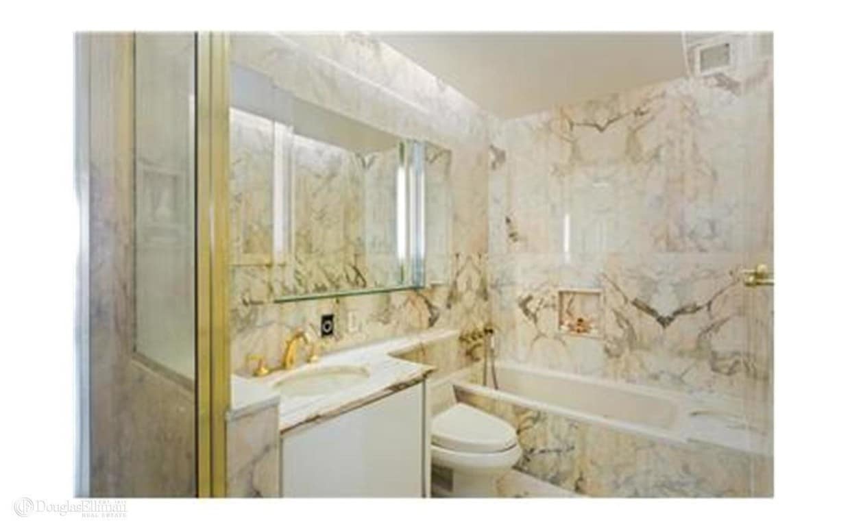 Building Photo - 540 E 76th St