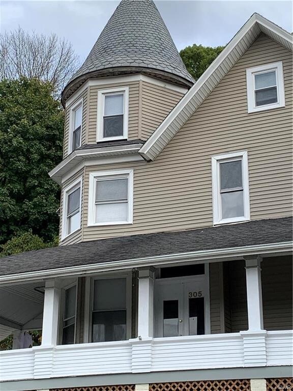 Building Photo - 305 S Main St
