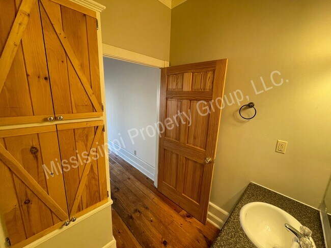 Building Photo - Efficiency 1BR/1.5BA FOR RENT