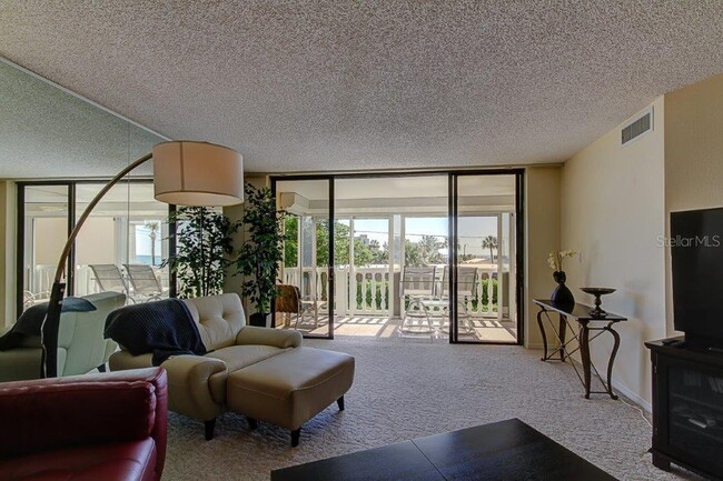 Building Photo - 6500 Sunset Way