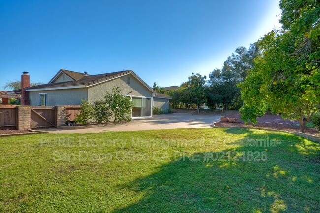 Building Photo - 12386 Fernando Dr
