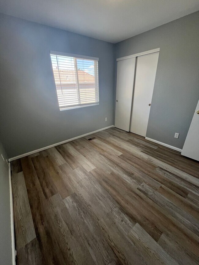 Foto del edificio - Spacious 4 Bed 2.5 Bath Single Family Home...