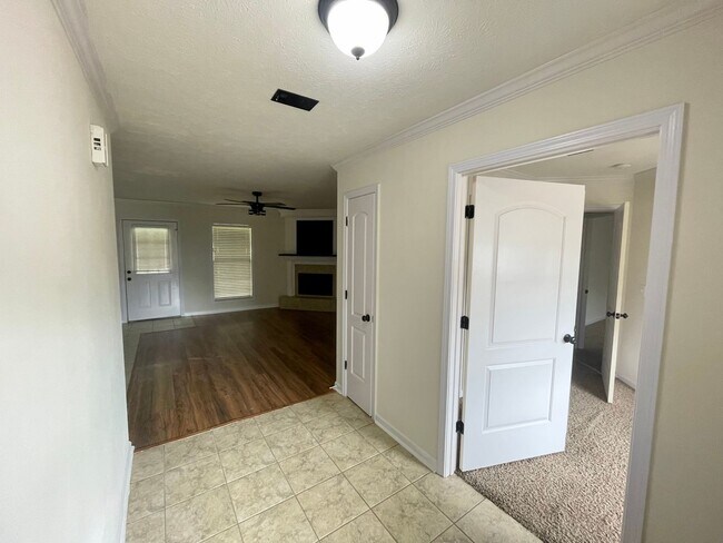 Building Photo - 111 Stapleton Dr