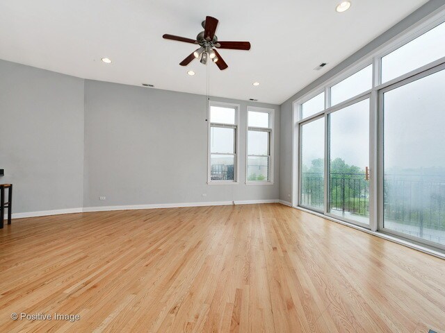 Foto del edificio - 2417 W Madison St