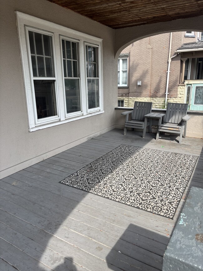 Building Photo - 329 Christina St N