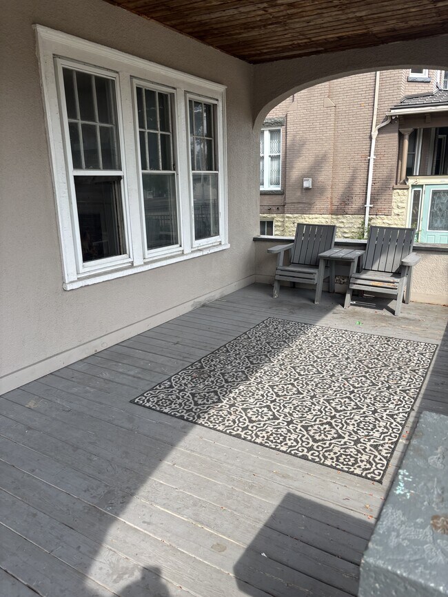 Photo du bâtiment - 329 Christina St N