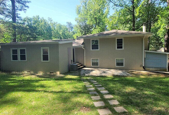 Foto del edificio - 4 br, 2 bath Duplex - 1584 Greenwood Drive...