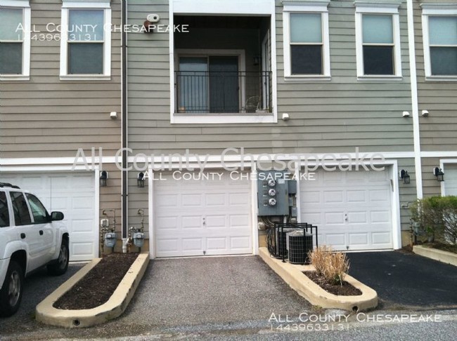 Building Photo - Beautiful Townhouse