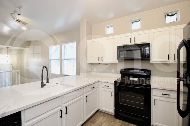 Foto del edificio - 9233 E Neville Ave