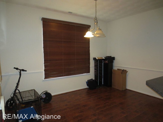 Building Photo - 3 br, 2.5 bath House - 5817 REON COURT