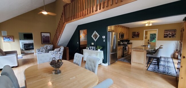 Building Photo - Off-Season Rental | Available 10/15/25 – 5...