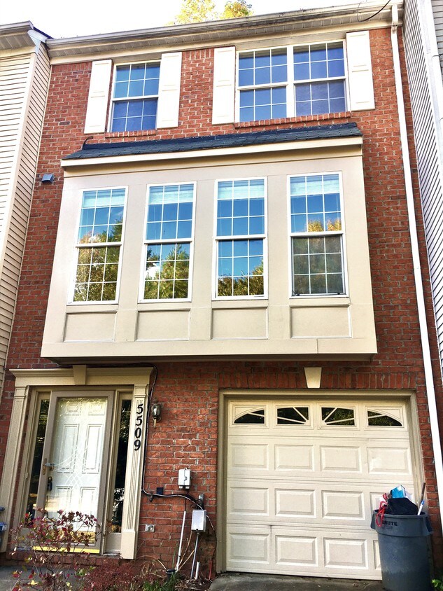 5509 Thomas Sim Lee Terrace, Upper Marlboro, MD 20772 Townhome