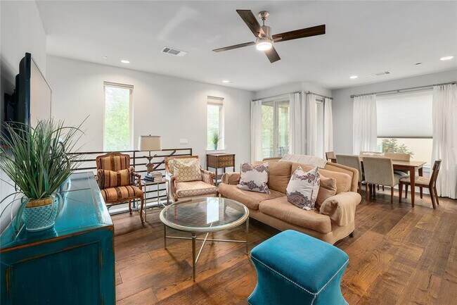 Foto del edificio - 1205 Elm St