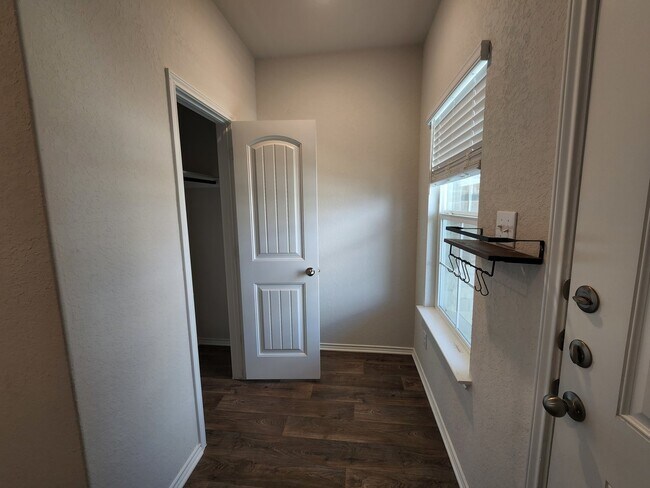 Building Photo - 3 Bedroom Home w Covered Patio in Stoney C...