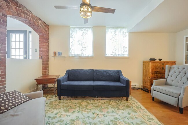 Building Photo - Hovey Condo