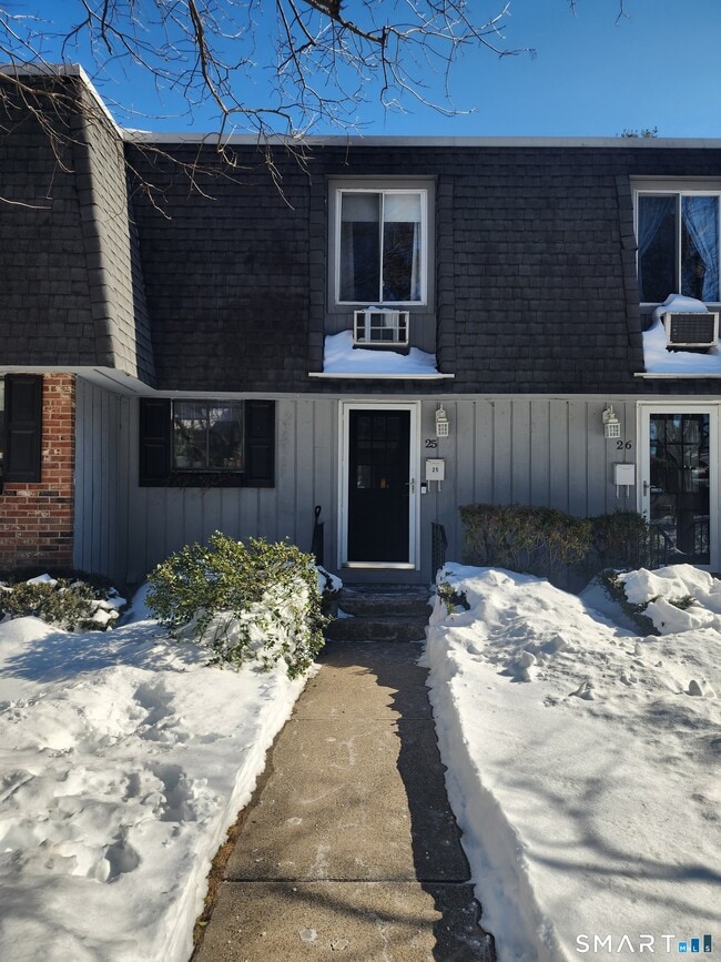 Building Photo - 861 S Main St