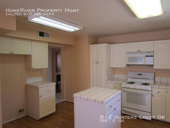 Building Photo - Large 3 Bed House!