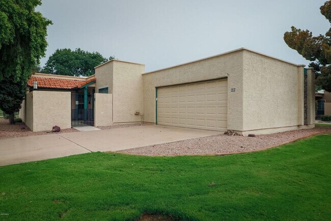 Building Photo - Just Waiting for you, in our 45+ Active Adult Resort Community, Long Term Unfurnished Rental.  Re...