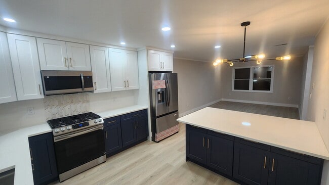 Building Photo - 731 Lake Ave