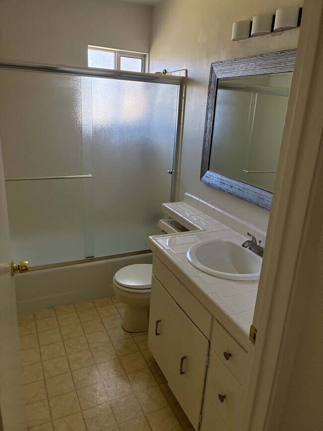 Foto del edificio - 8375 Acorn Dr