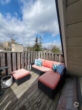 Building Photo - 492 Armadale Ave