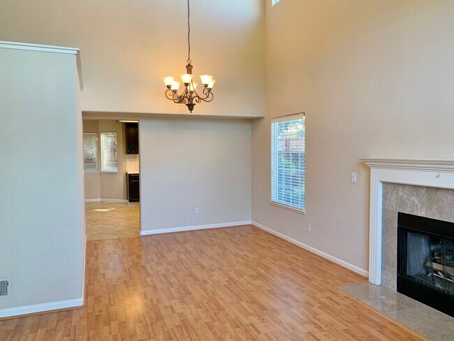 Building Photo - 1601 Bella Vista Dr