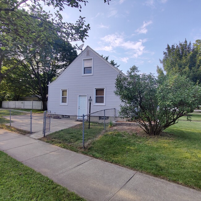 Foto del edificio - 3403 Woodland Ave
