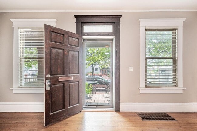 Building Photo - 6 Hanford St