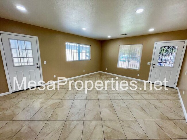 Foto del edificio - 1116 N H St