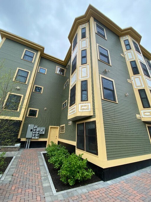 Building Photo - 116-118 Holland St