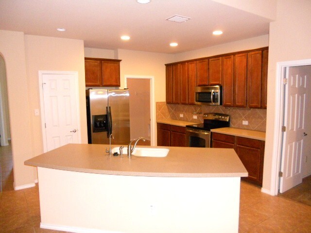 Building Photo - 244 Country Vale