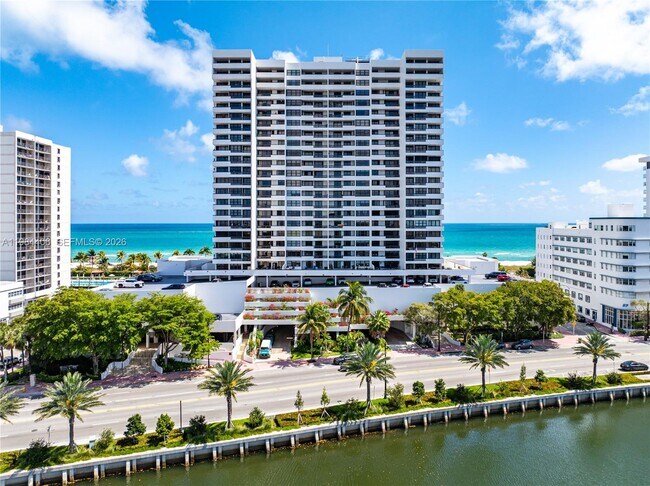 Foto del edificio - 2555 Collins Ave