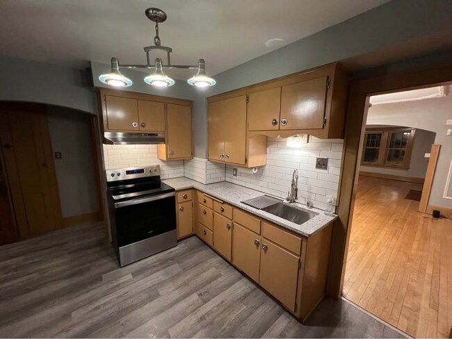 Foto del edificio - 6229 W Lloyd St