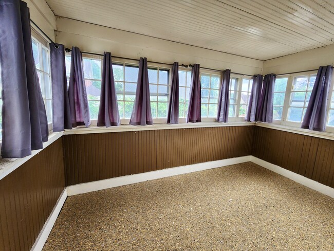 Building Photo - 40 Selye Ter
