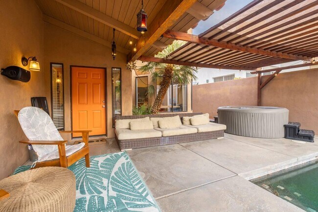 Building Photo - 53180 Avenida Mendoza