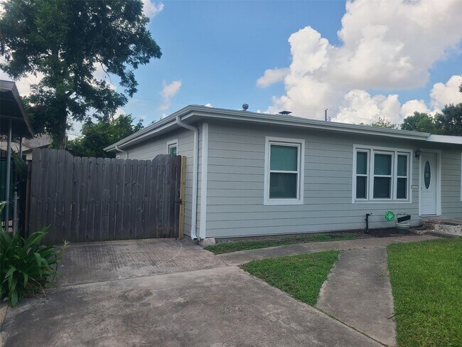 Building Photo - 3834 Rosedale St