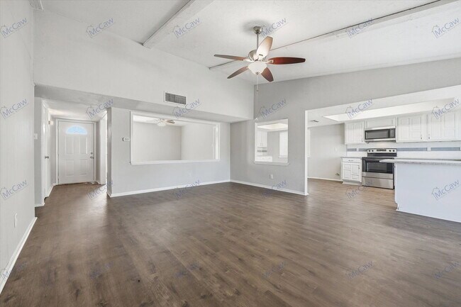 Foto del edificio - 7400 Butternut Ct