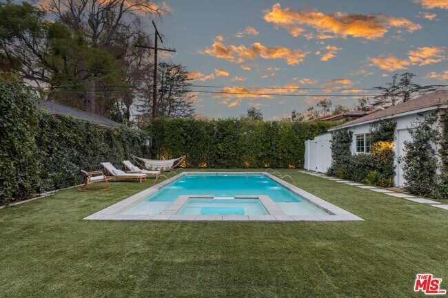 Foto del edificio - 4607 Willowcrest Ave
