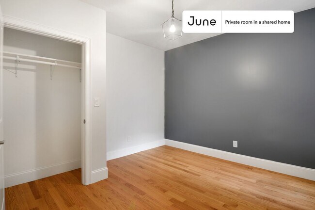 Building Photo - Room in Shared 5 bed/2 bath home in Allston