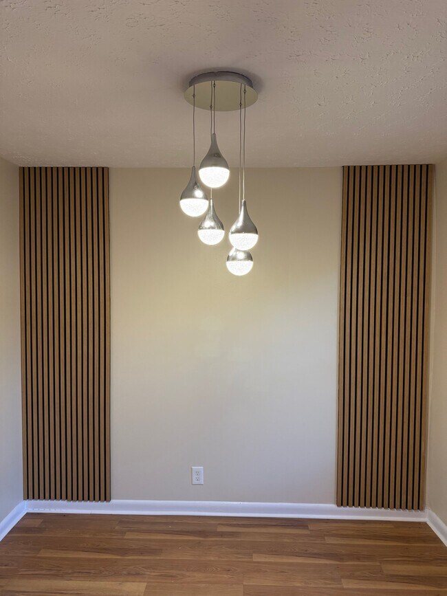 Building Photo - 810 Summer Hill Ln